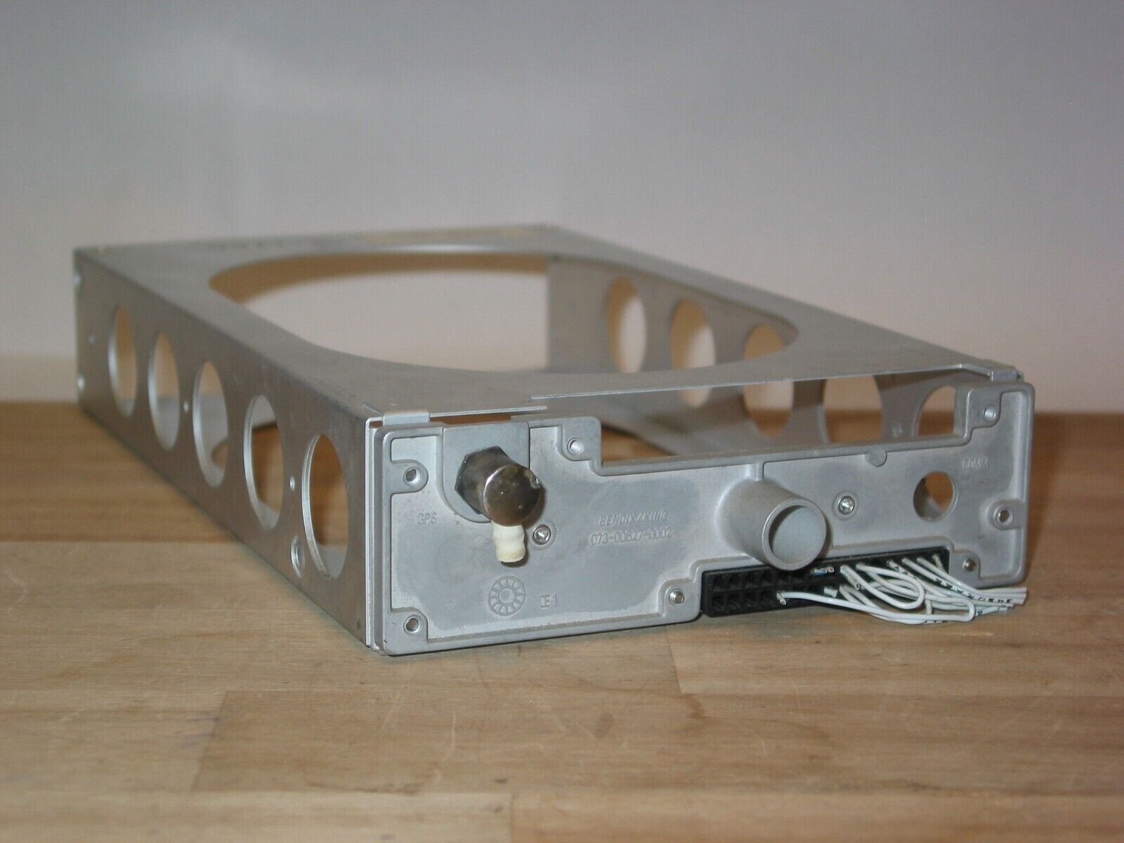 TRAY FOR BENDIX KING KLN 35A GPS MOUNTING RACK KLN-35-A BACKPLATE & CONNECTOR