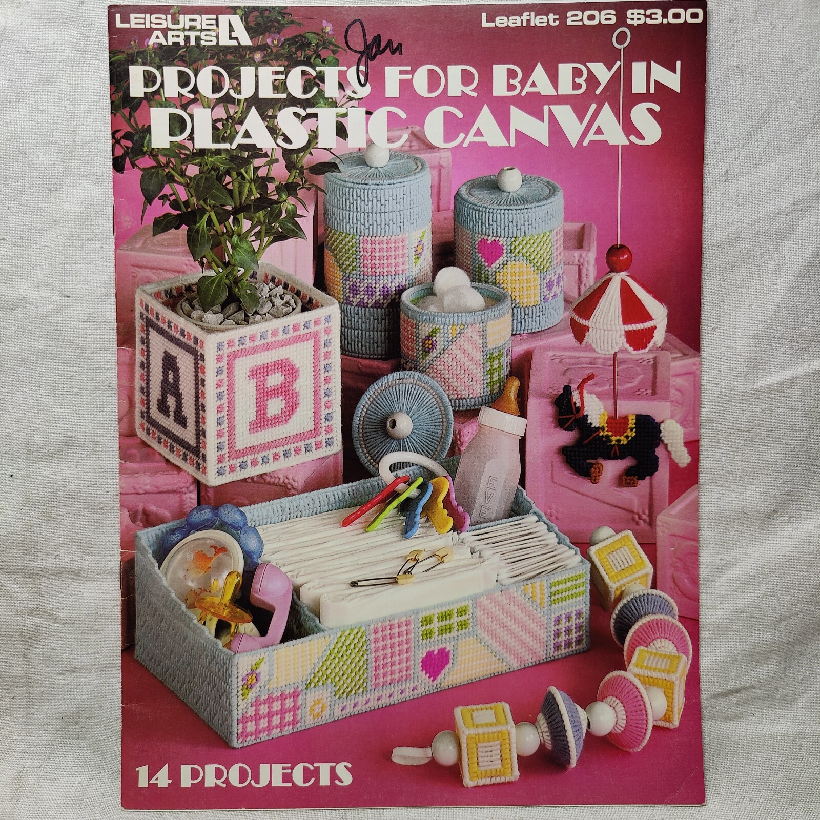1981 14 BABY PROJECTS IN PLASTIC CANVAS Leisure Arts Leaflet 206