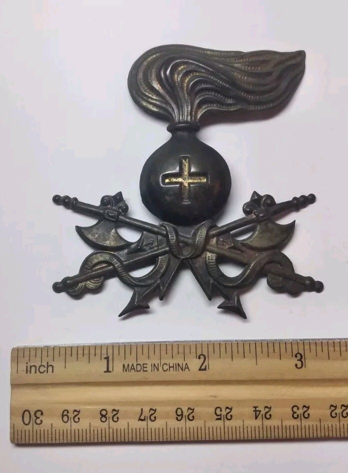 ITALIAN WW2 ENGINEERS CAP BADGE- NO LUGS