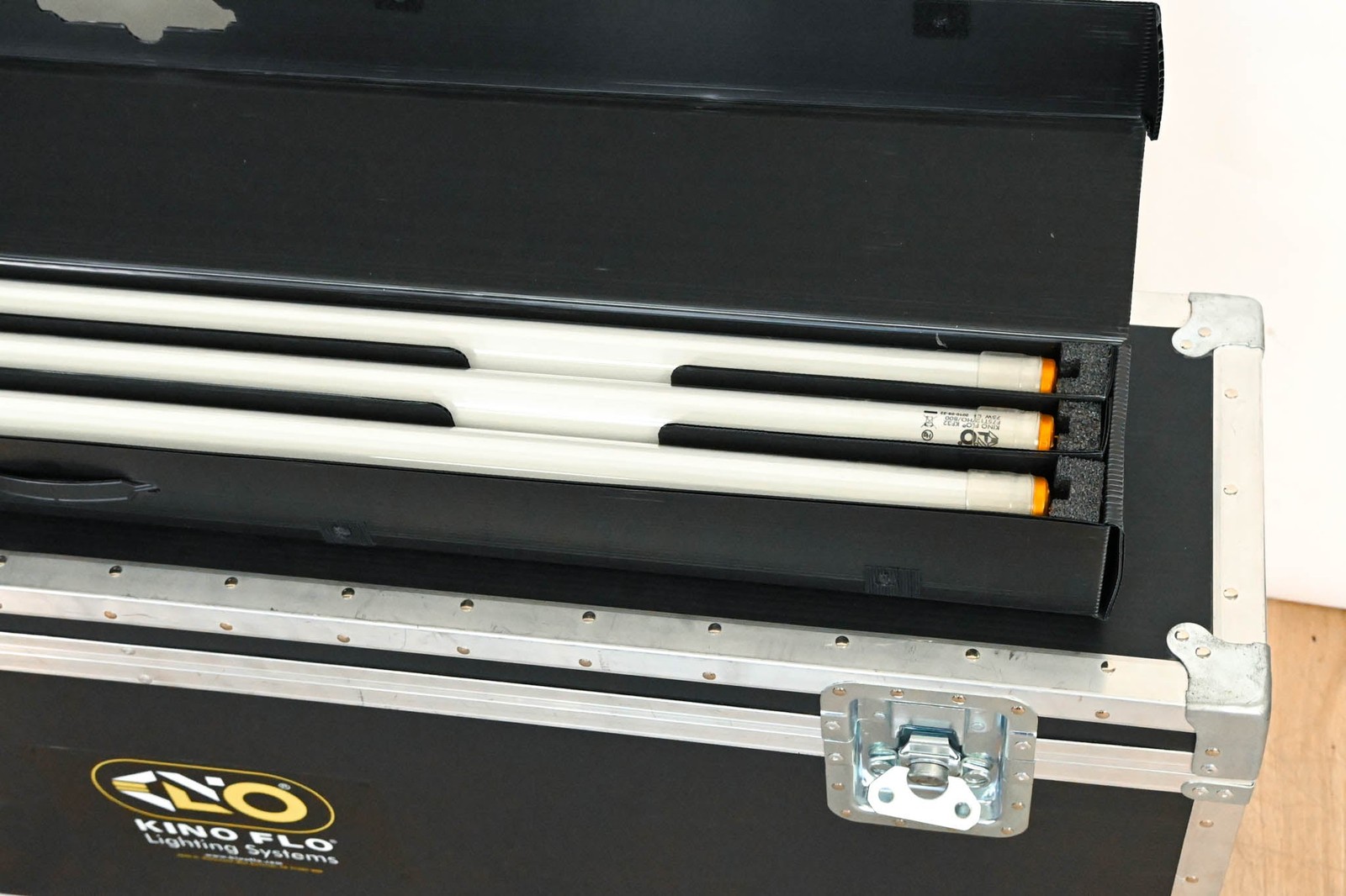 Kino Flo Select 4Bank 2-Light Gaffer Kit CG01T06