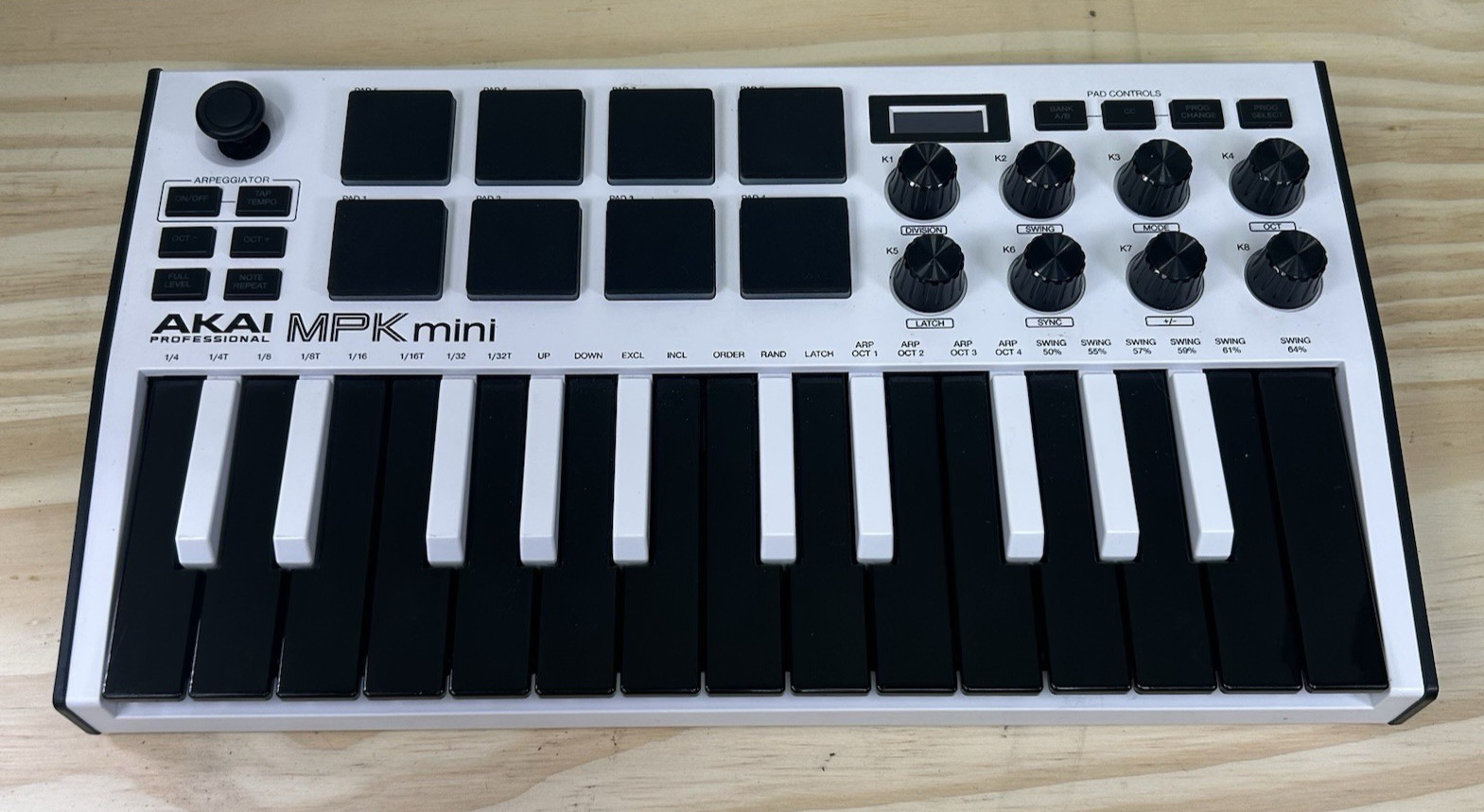 Akai MPK Mini Keyboard and Pad Controller (White) NO CABLES *USED*