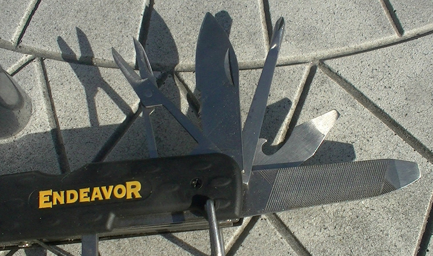 Endeavor Pocket Mulit-Tool With Gator Grip Universal Socket