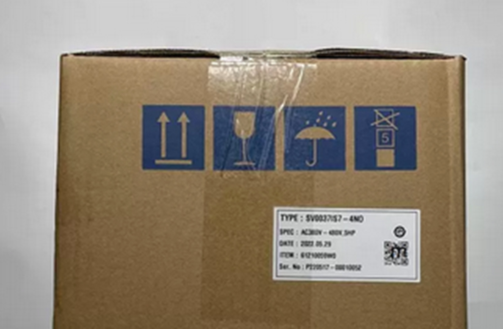 NEW IN BOX LS SV0037IS7-4NO inverter 3.7KW