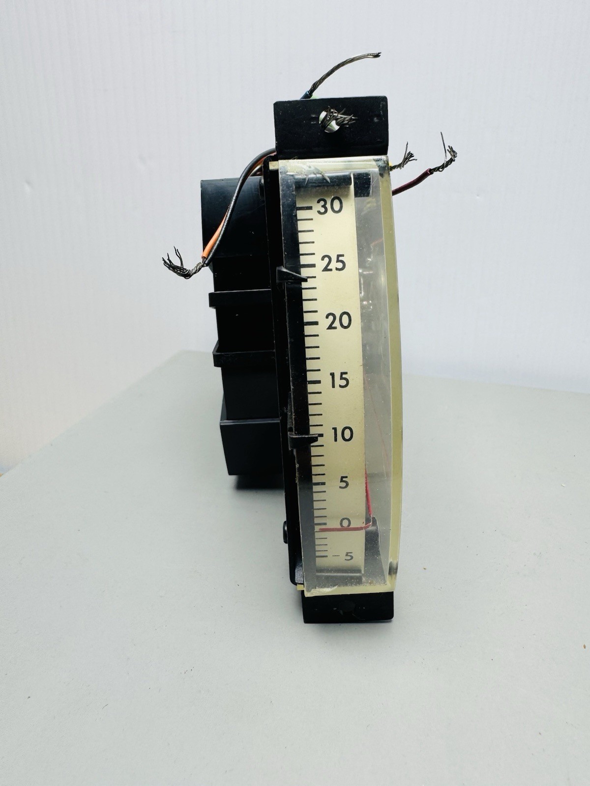 HERBACH & RADEMAN, INC. Vertical Meter Panel DC Voltage -5 To 30 With Stoppers