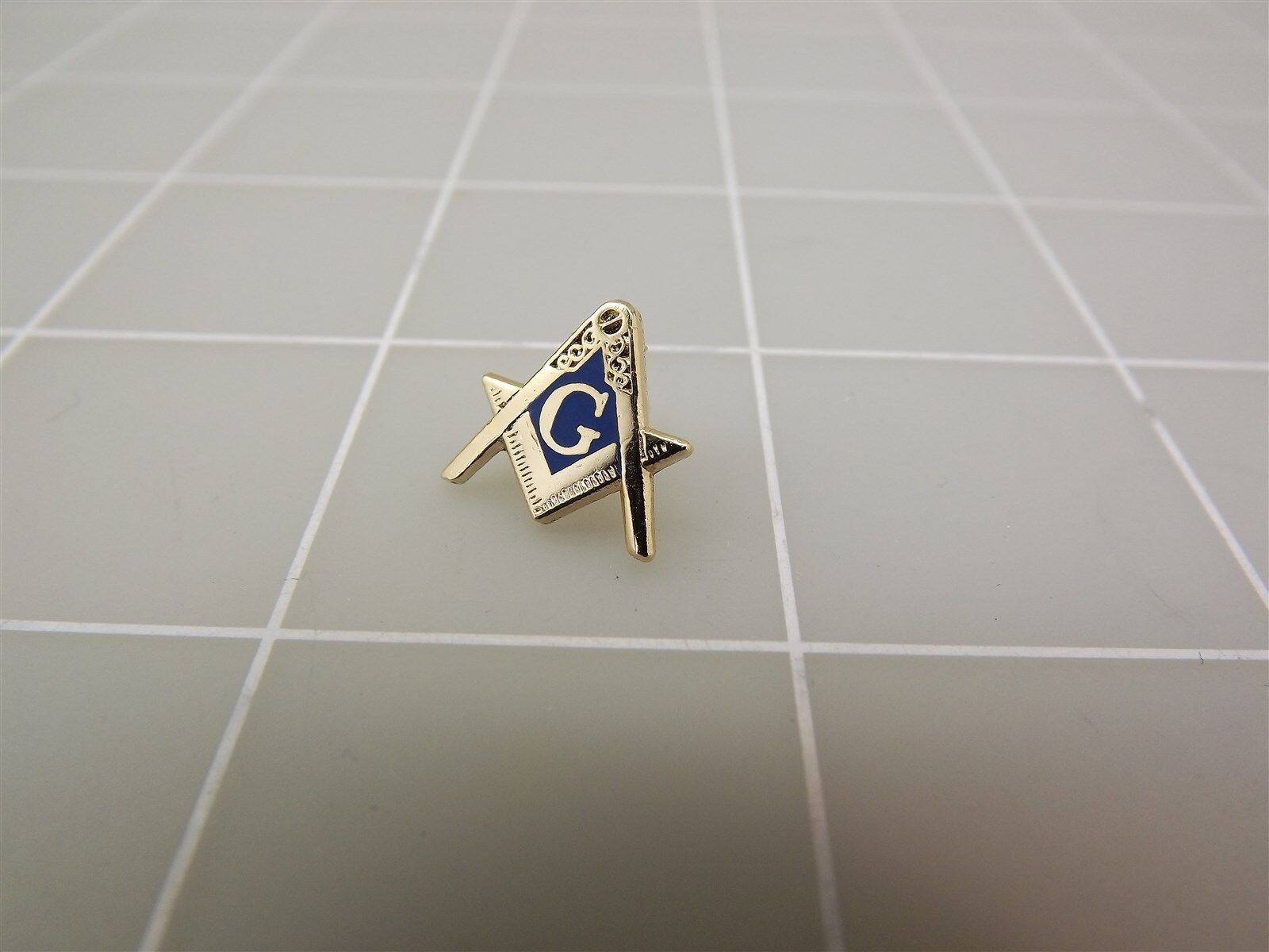 FREE SHIP Blue Enameled MASONIC Mason Square & Compass Lapel Pin 5/8"