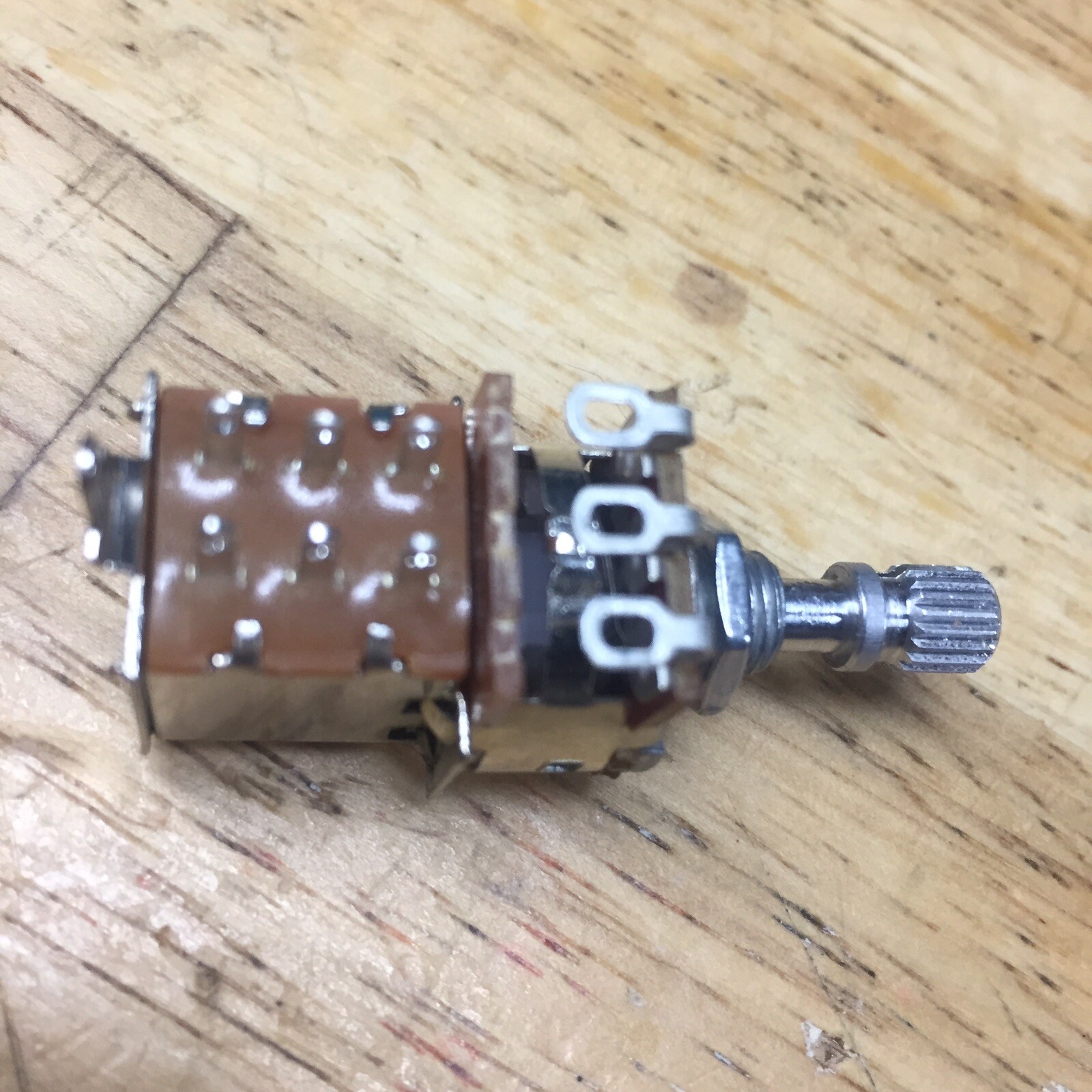 1 NEW 250k ohm Volume Tone Control Pot Potentiometer with DPDT Push Pull Switch