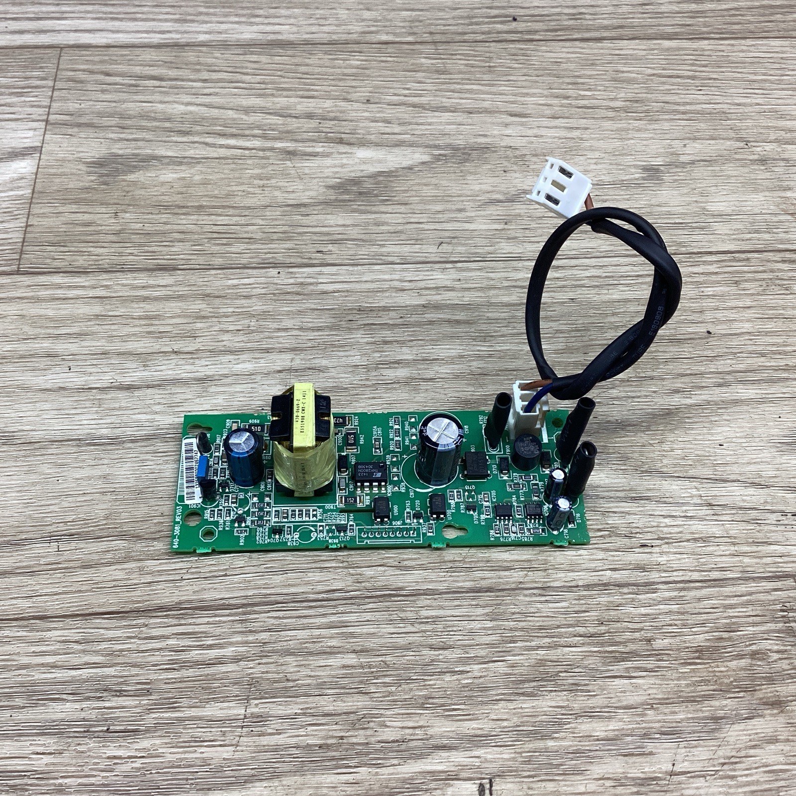 APC 640-3081 rev3 small Circuit board #815L63
