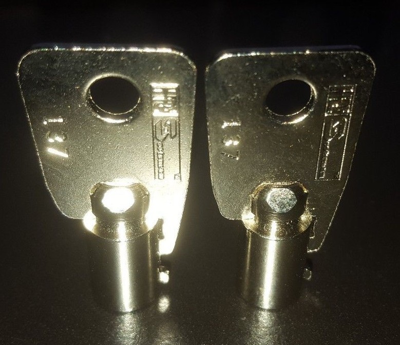2 KEYS R00-R19 Yukon tool chests CUT TO YOUR CODE KEY