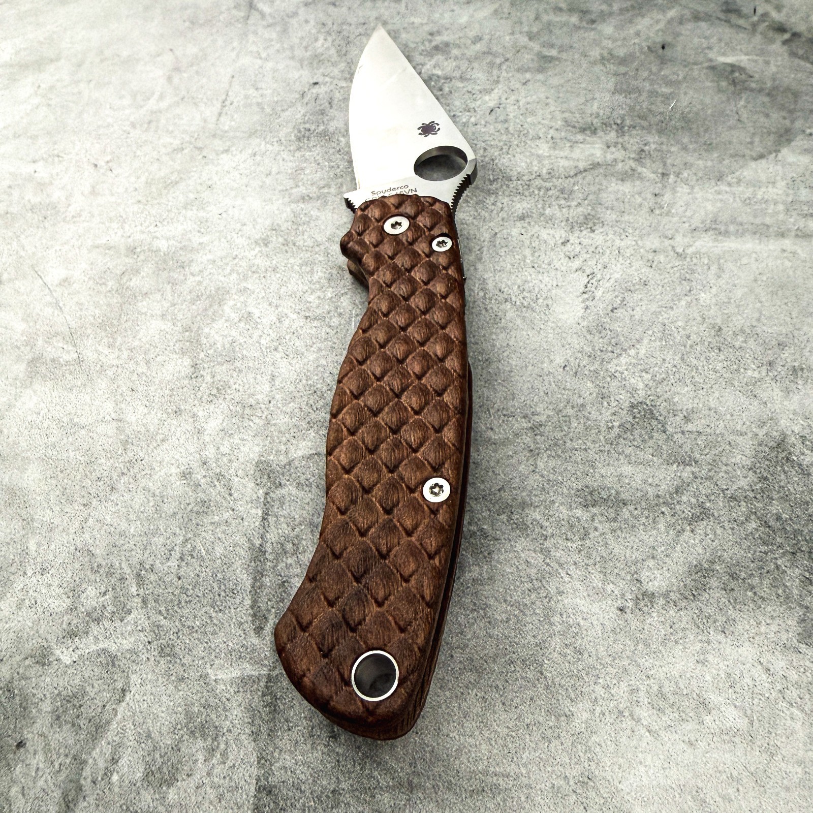 Dragonscale walnut scales for Spyderco Paramilitary 2