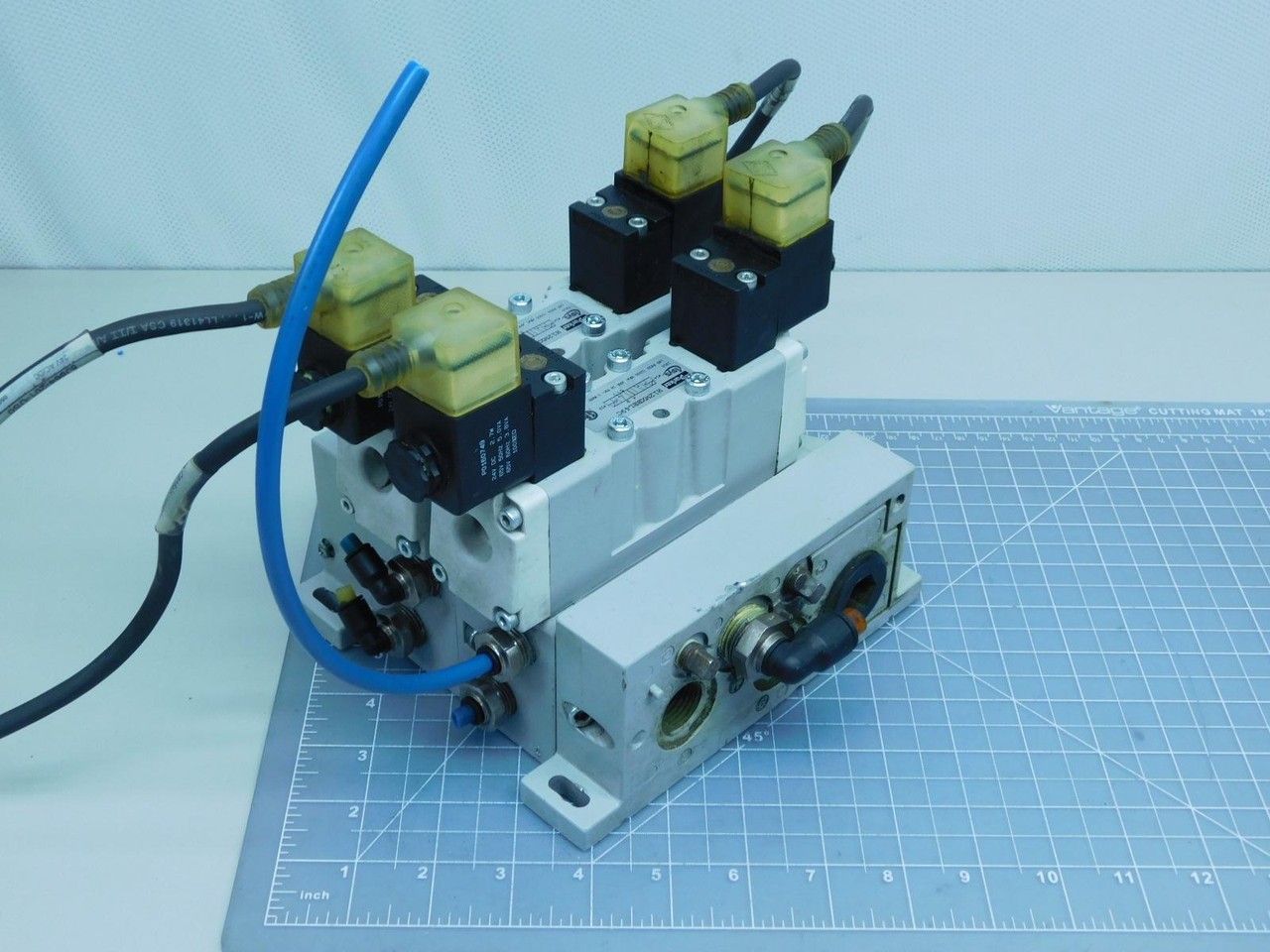 LOT OF 2 PARKER H12WXBBL49C PNEUMATIC DIRECTIONAL VALVE T151879