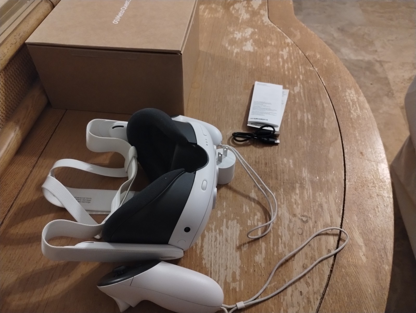 minimumly used Meta Quest 3 Virtual Reality Headset 512GB White with Controllers