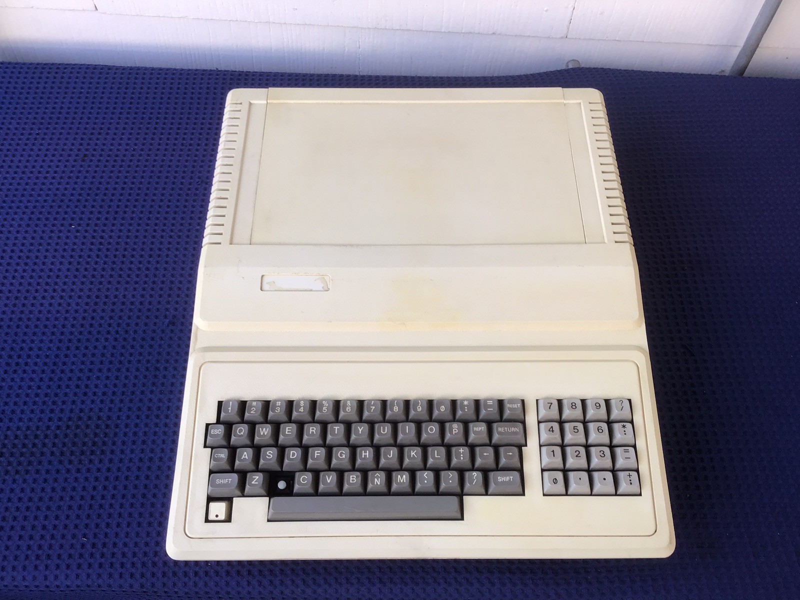 Apple II Plus Clone Computer UYOLA + W/ Kuen HWA KHP-4006A Power Supply Works