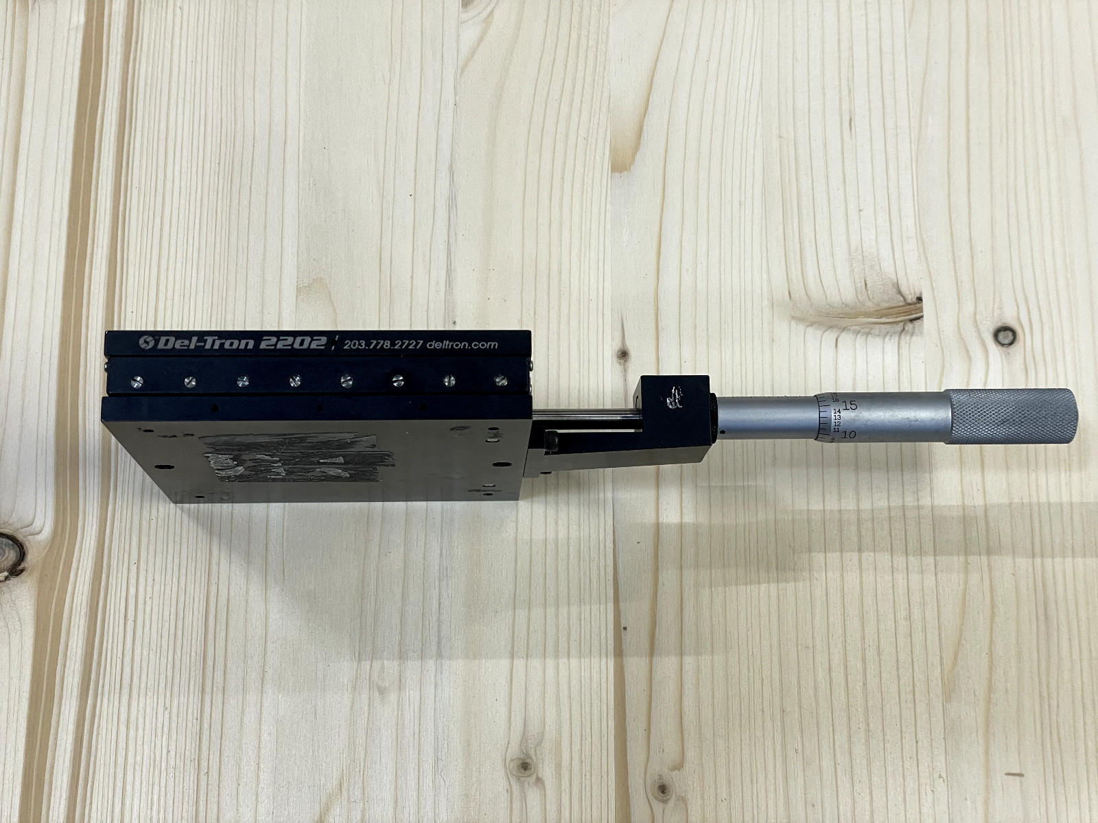 Del-Tron 2202MM  X Positioning Ball Slide Table With Micrometer 30Lbs 260.4 mm