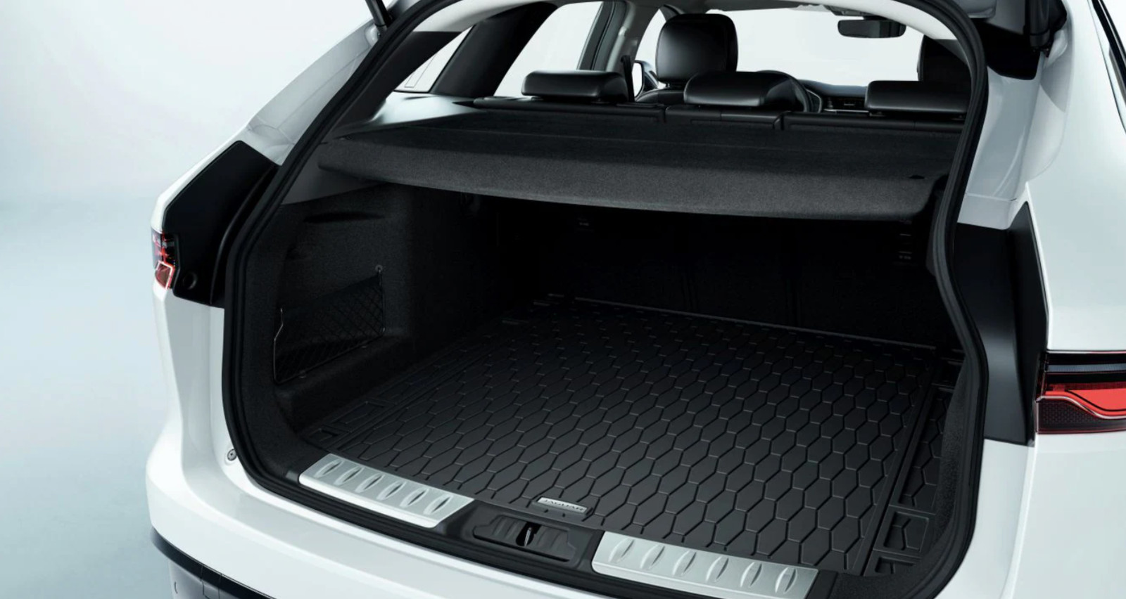 Jaguar F-Pace Loadspace Rubber Mat, 21MY Onwards - T4A38693