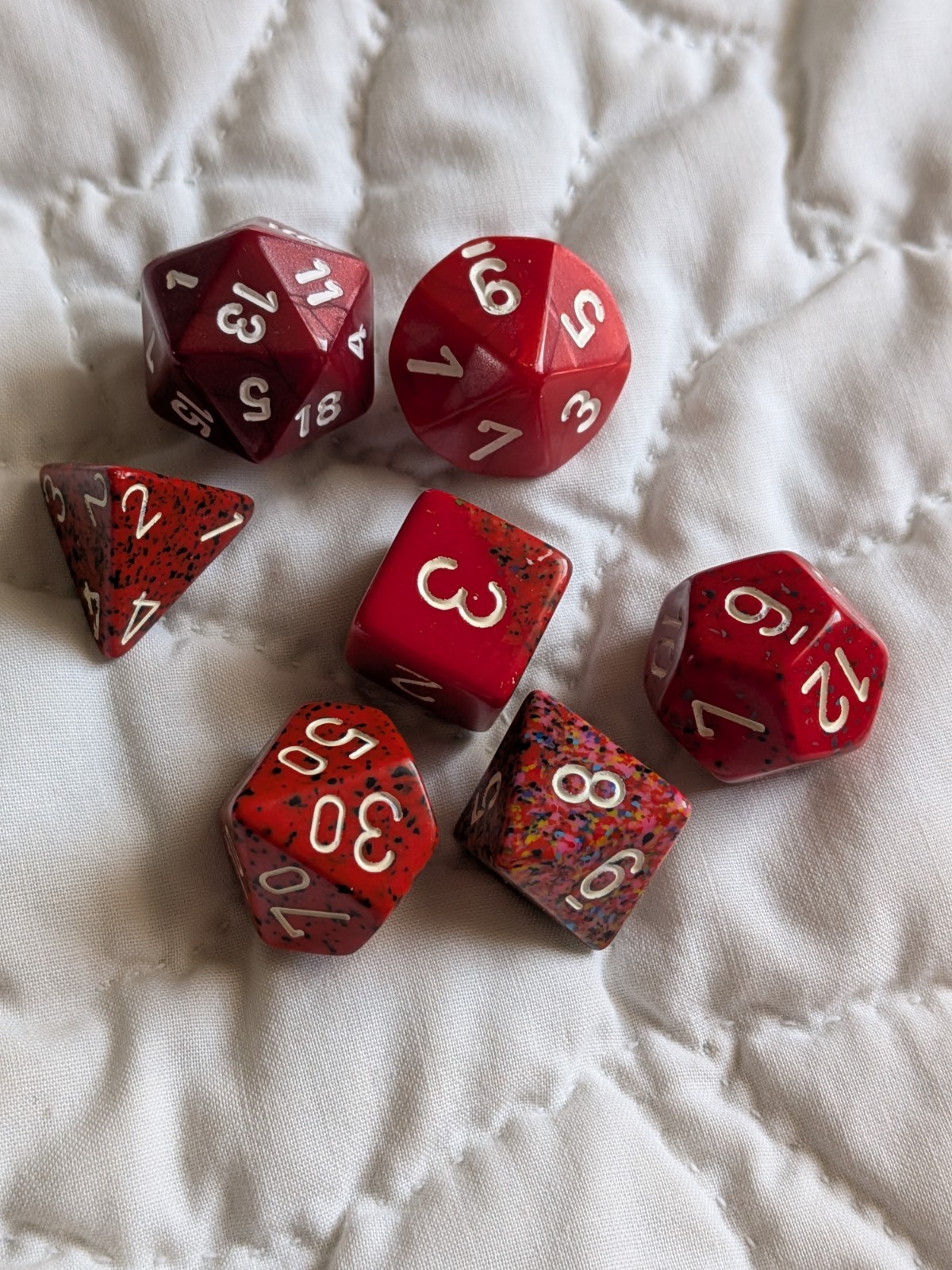 7 Dice Set Poly RPG DnD Dungeons Dragons AD&D Pathfinder Mixed Reddish Color GUC