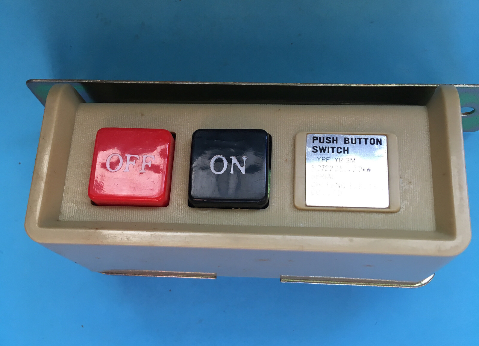 *NOS* T75-UNBRANDED-PUSH BUTTON SWITCH