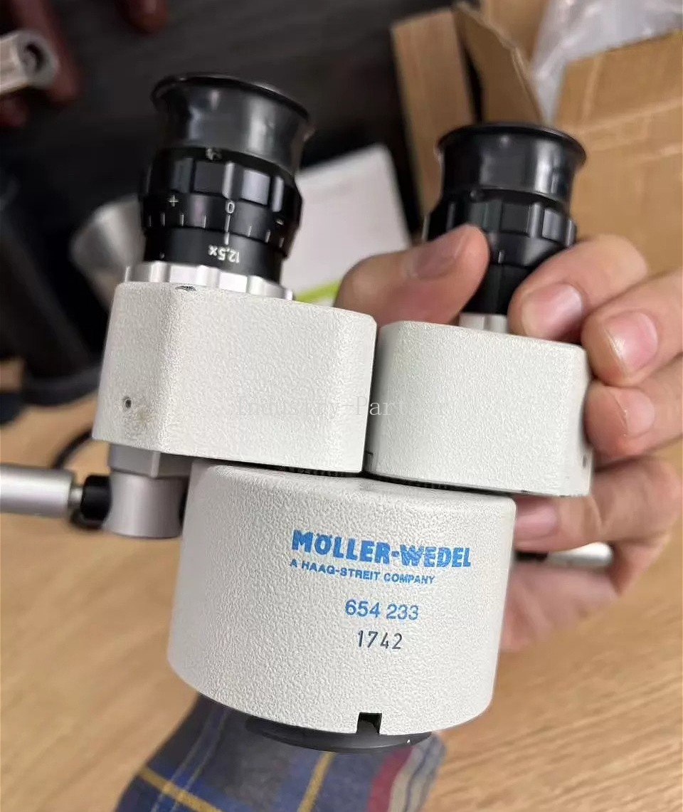 Moller-Wedel 654 233 Microscope Binocular Head w/ 12.5x Eyepieces.