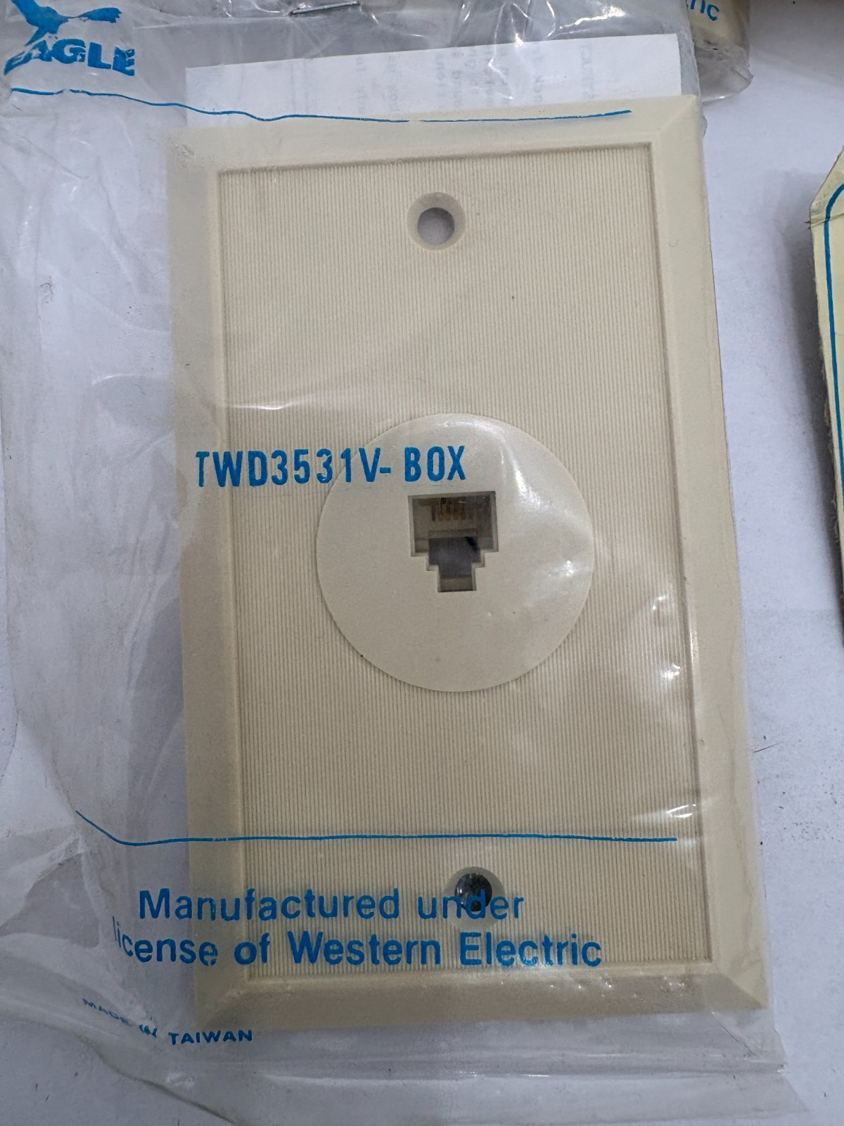 (10) NEW Eagle Modular Flush Mount Jack 4-Conductor - IVORY - TWD3531V-BOX