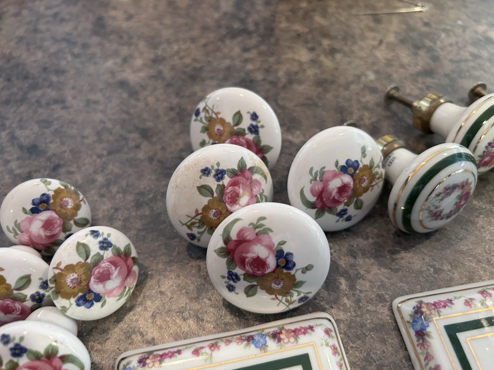 VTG Single Light Switch 2 Plates & 12 drawer Knobs 2 Plates Ceramic Floral NICE