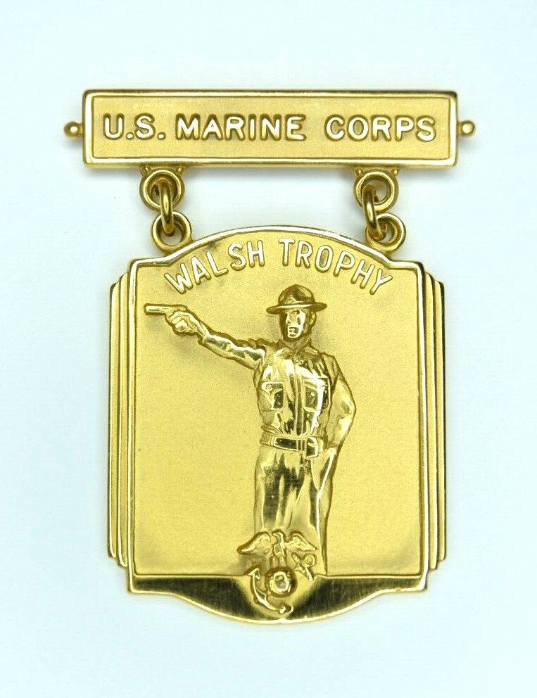 RARE VINTAGE U.S MARINE CORPS "WALSH TROPHY" GOLD PISTOL COMPETITION BADGE MEDAL