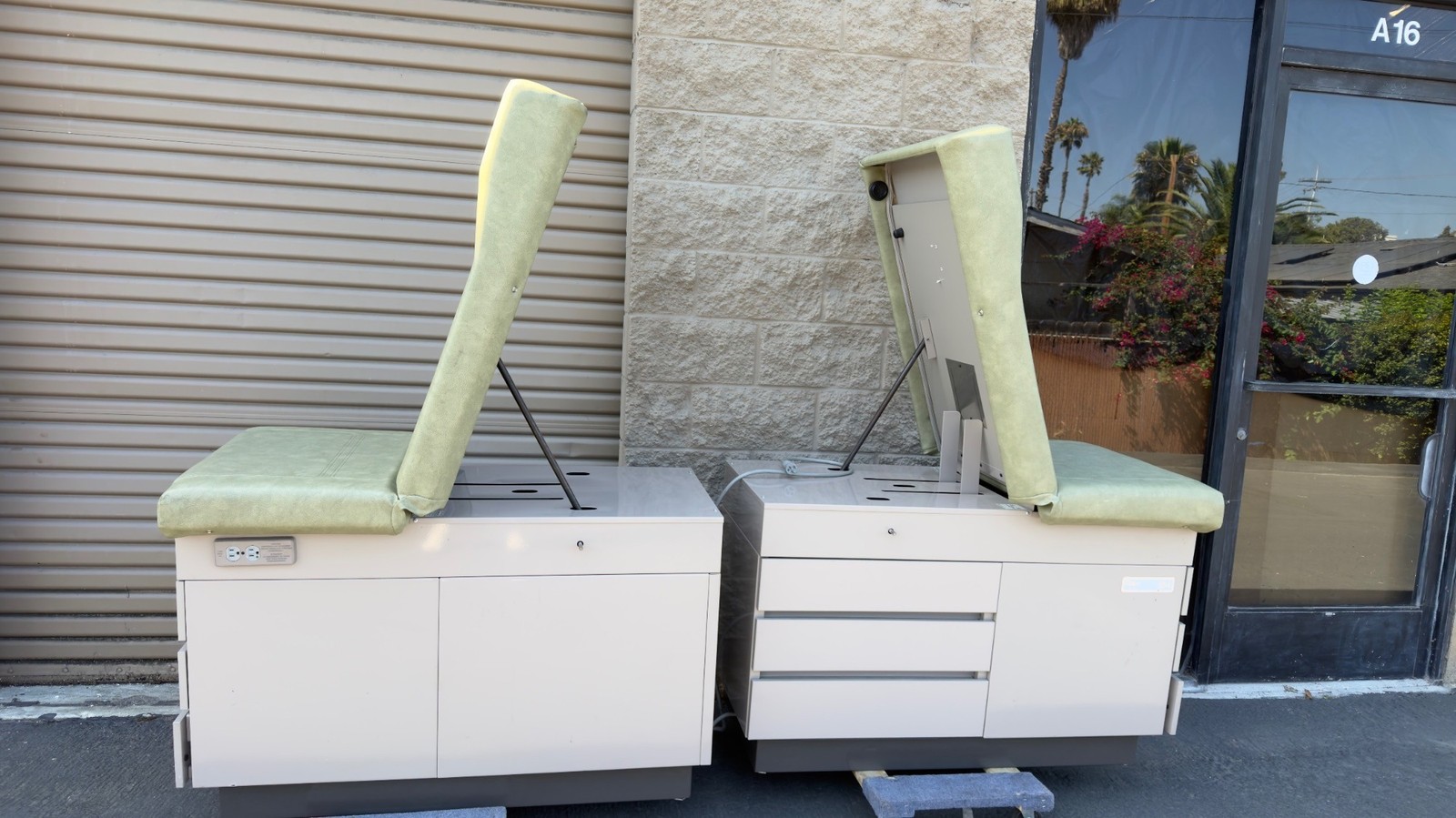 Midmark 104 Medical Examination Table