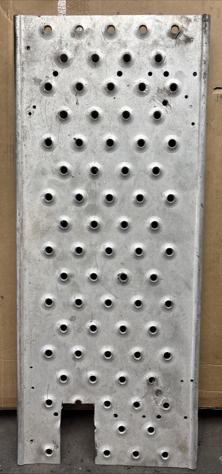 Freightliner CASCADIA 14 x 33 Deckplate - Used