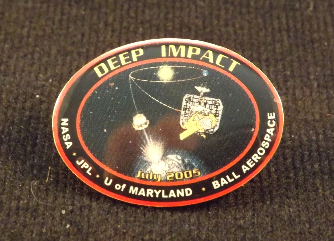 Deep Impact NASA JPL U of Maryland Bell Aerospace Lapel Pin Tie Tack 2005 Space