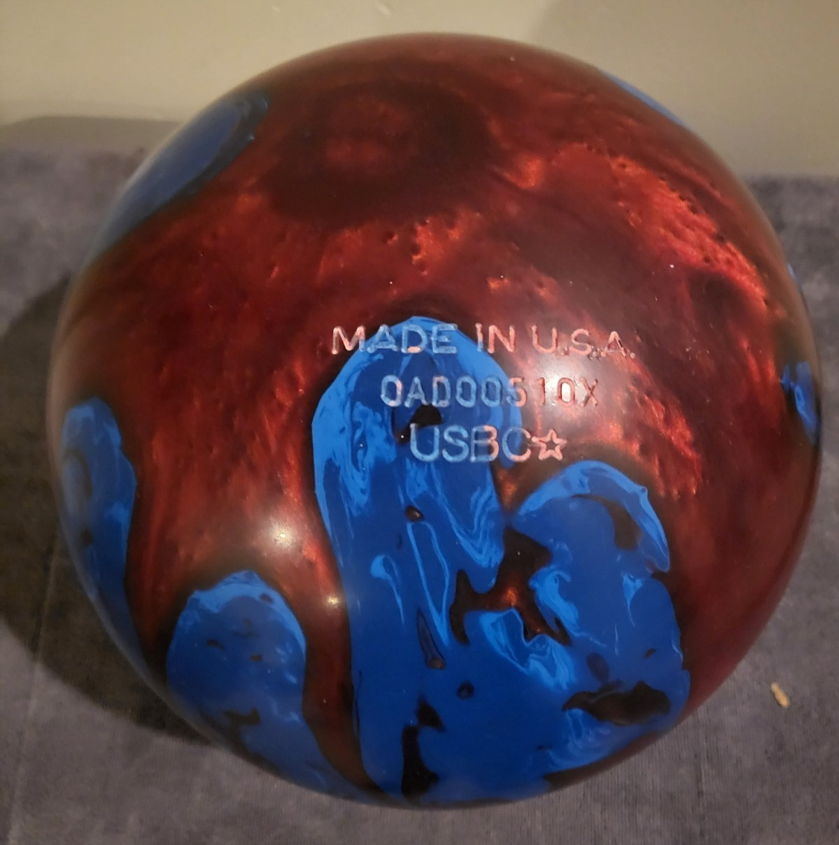 Brand New "UNDRILLED RARE" 15LB. Elite Shark Bowling Ball (Red & Blue Color)