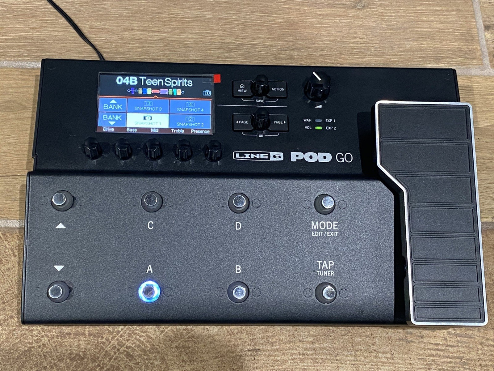 Line 6 POD Go Guitar Multi-Effects Pedal (With Power adapter)
