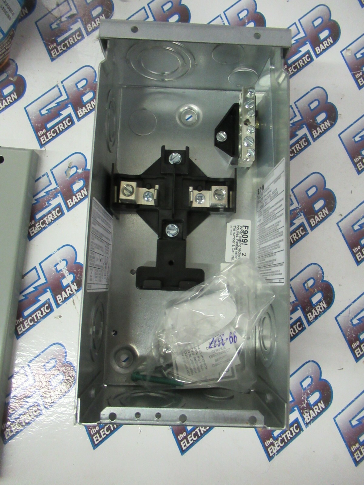 EATON CHr BR24L70SP, 70 Amp 120/240V 2/4 Circuit Load Center, NEW-B- E1700