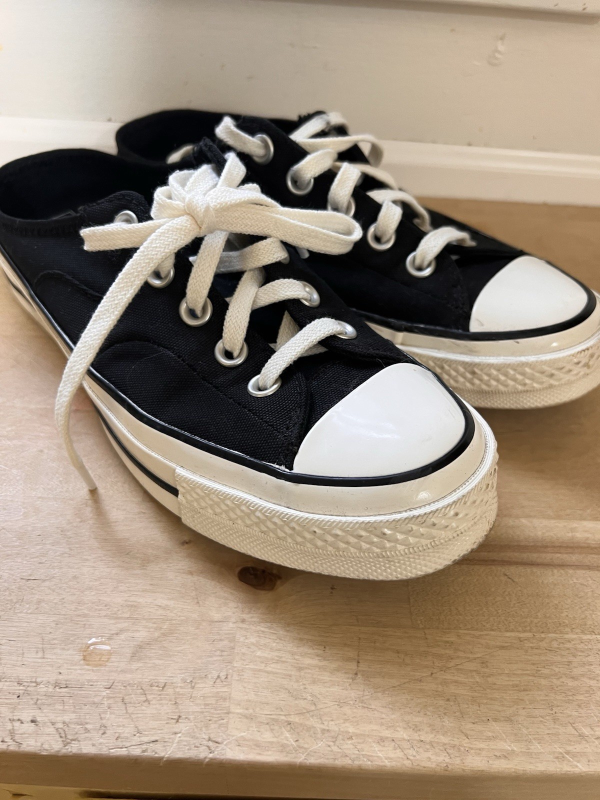 CONVERSE SNEAKERS, CHUCK TAYLOR CONVERSE WOMENS 7.5 MULE BLACK CANVAS