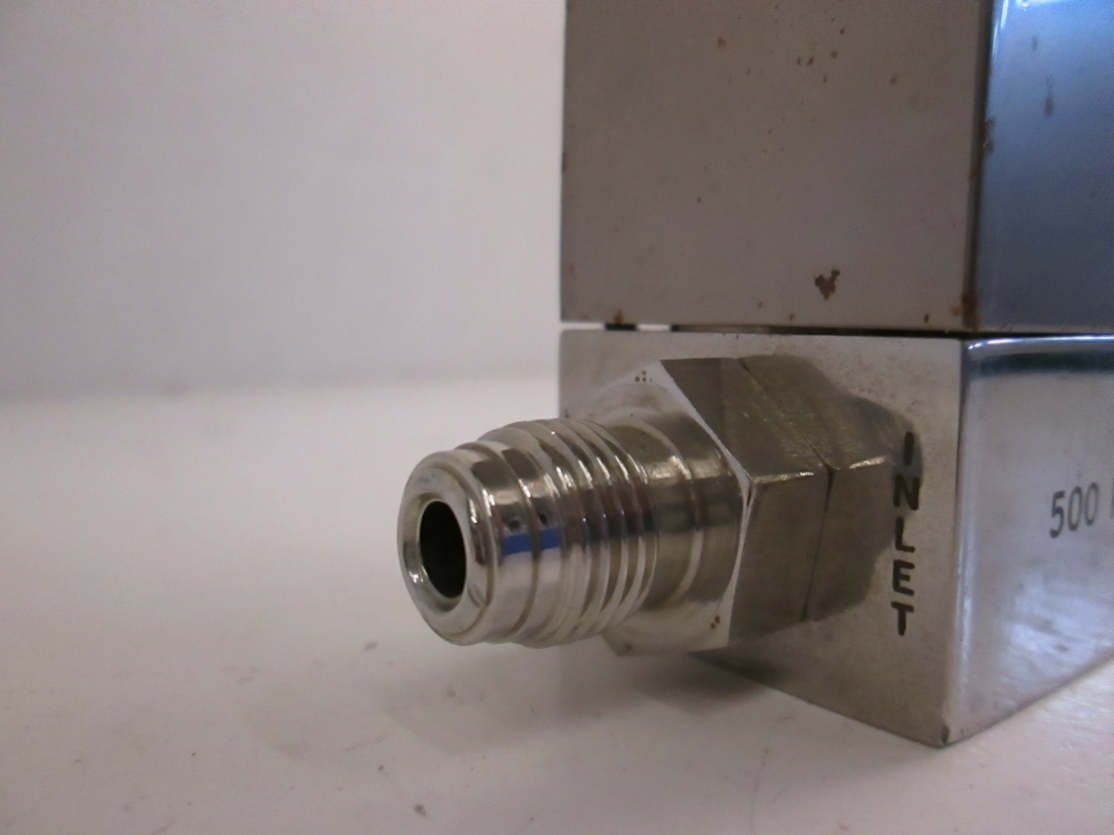 Unit UFC-1510A Mass Flow Controller, Gas, AR, 20 SLPM