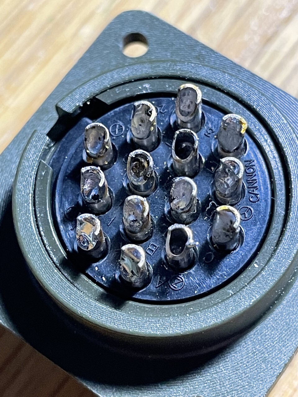 CANNON circular connector;MS3102A20-27P 14 pins panel mount connector