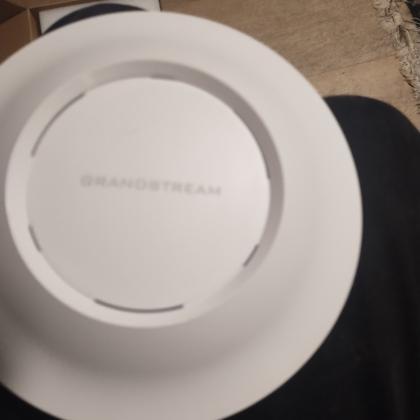 Grandstream GWN7630 White Wall-Mountable Wireless Access Point