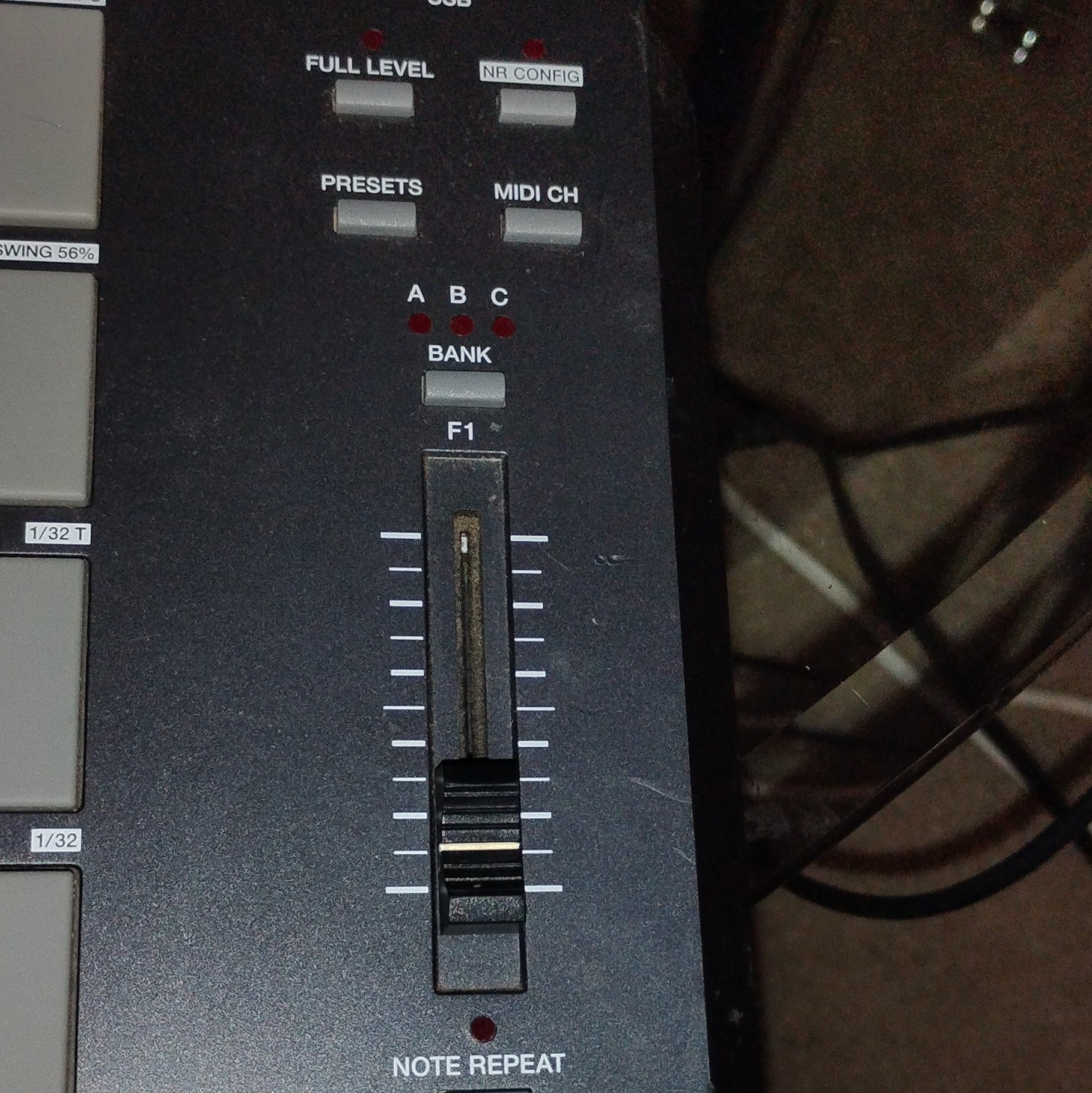 Akai MPD18 16-Pad USB MIDI Controller, Pad Trigger, Cord, Works, Great Condition