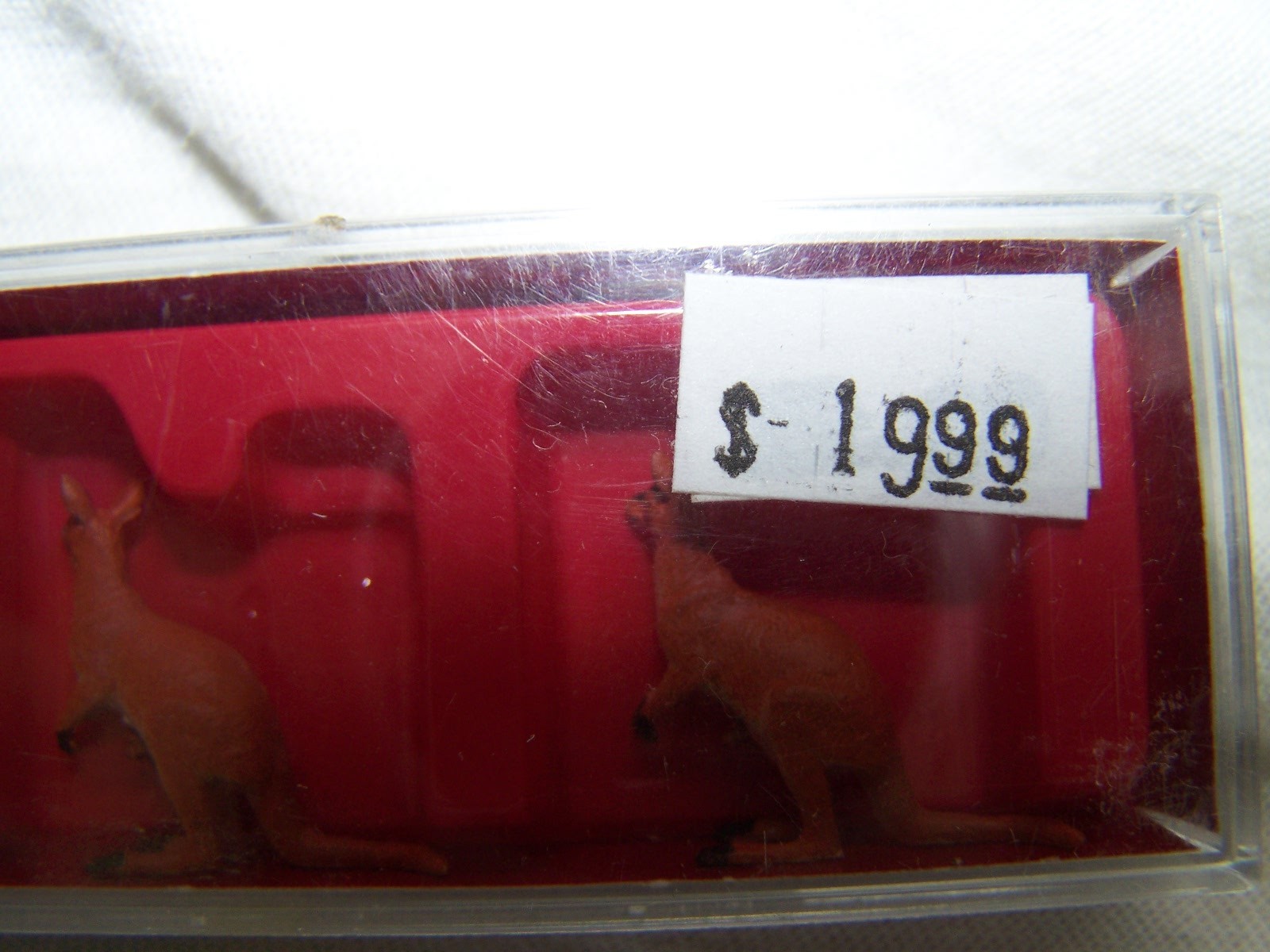 Preiser #20392 HO Scale Kangaroos(Pack of 3)