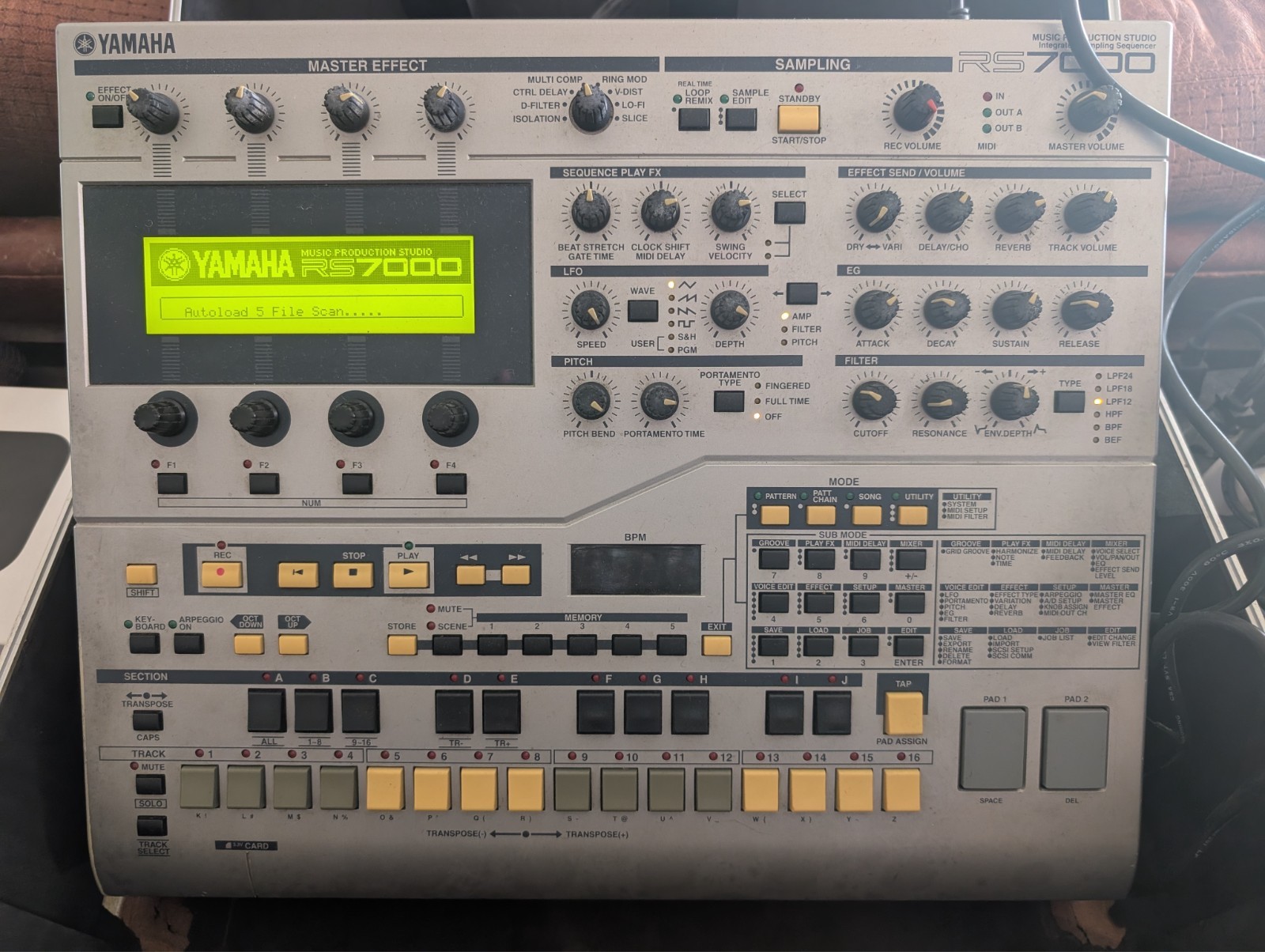 Yamaha RS7000 Sampler Sequencer Music Workstation + anvil case