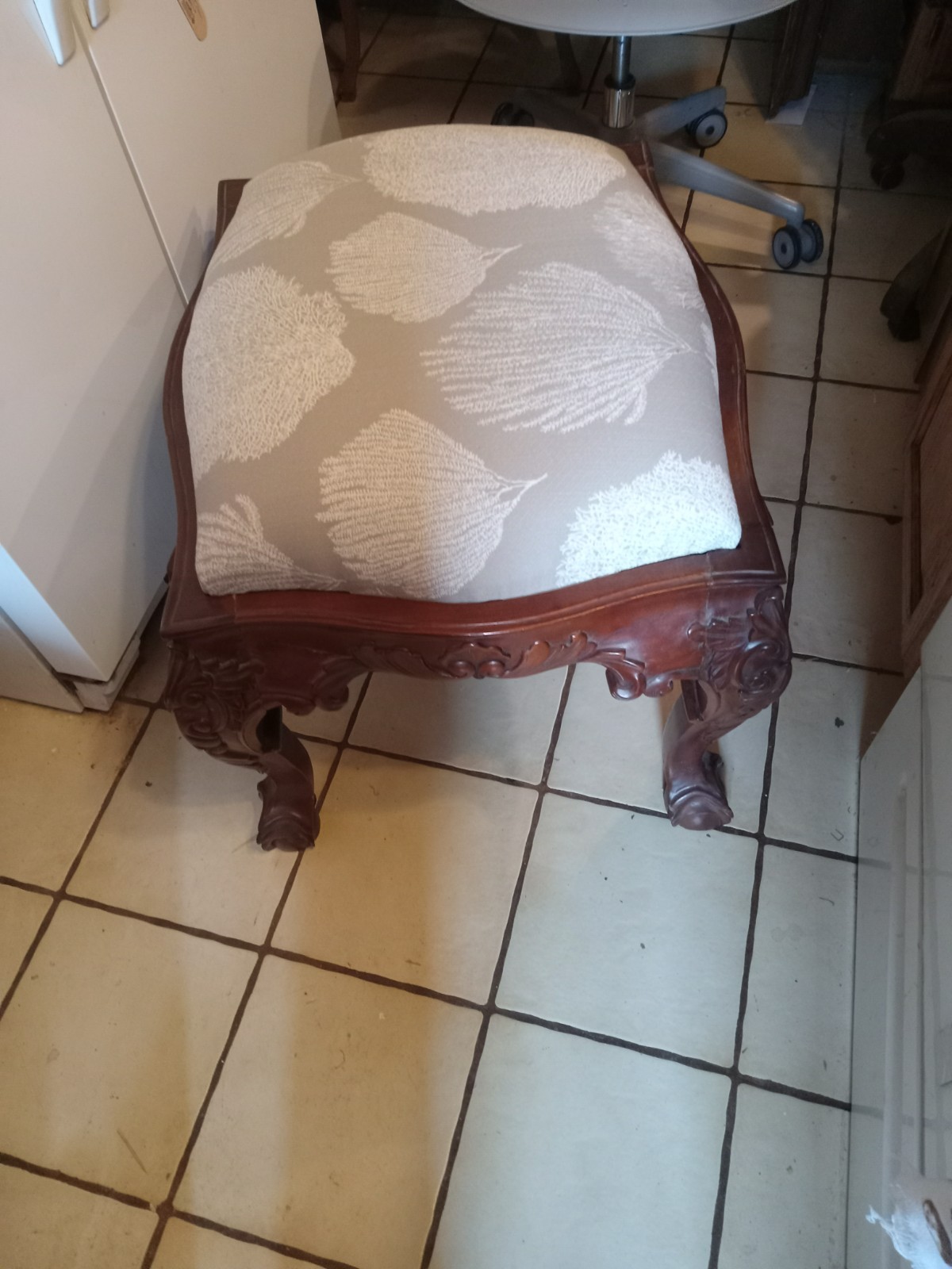 Mahogany Carved Vanity Bench (RP)