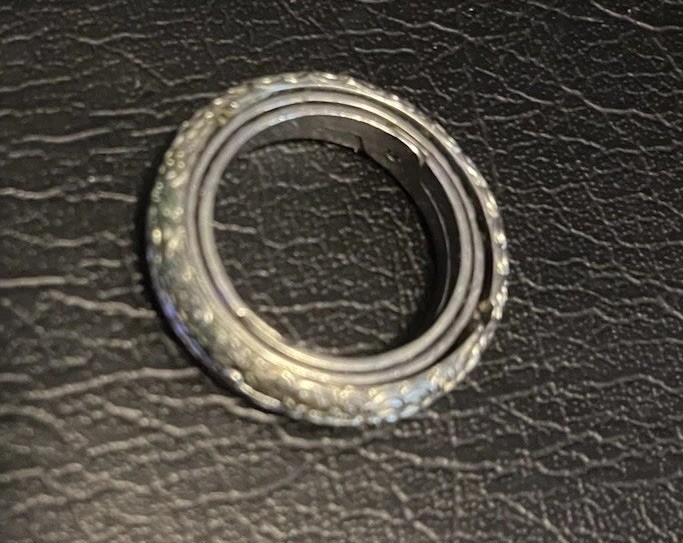 Silvery ring that opens to 6 rings