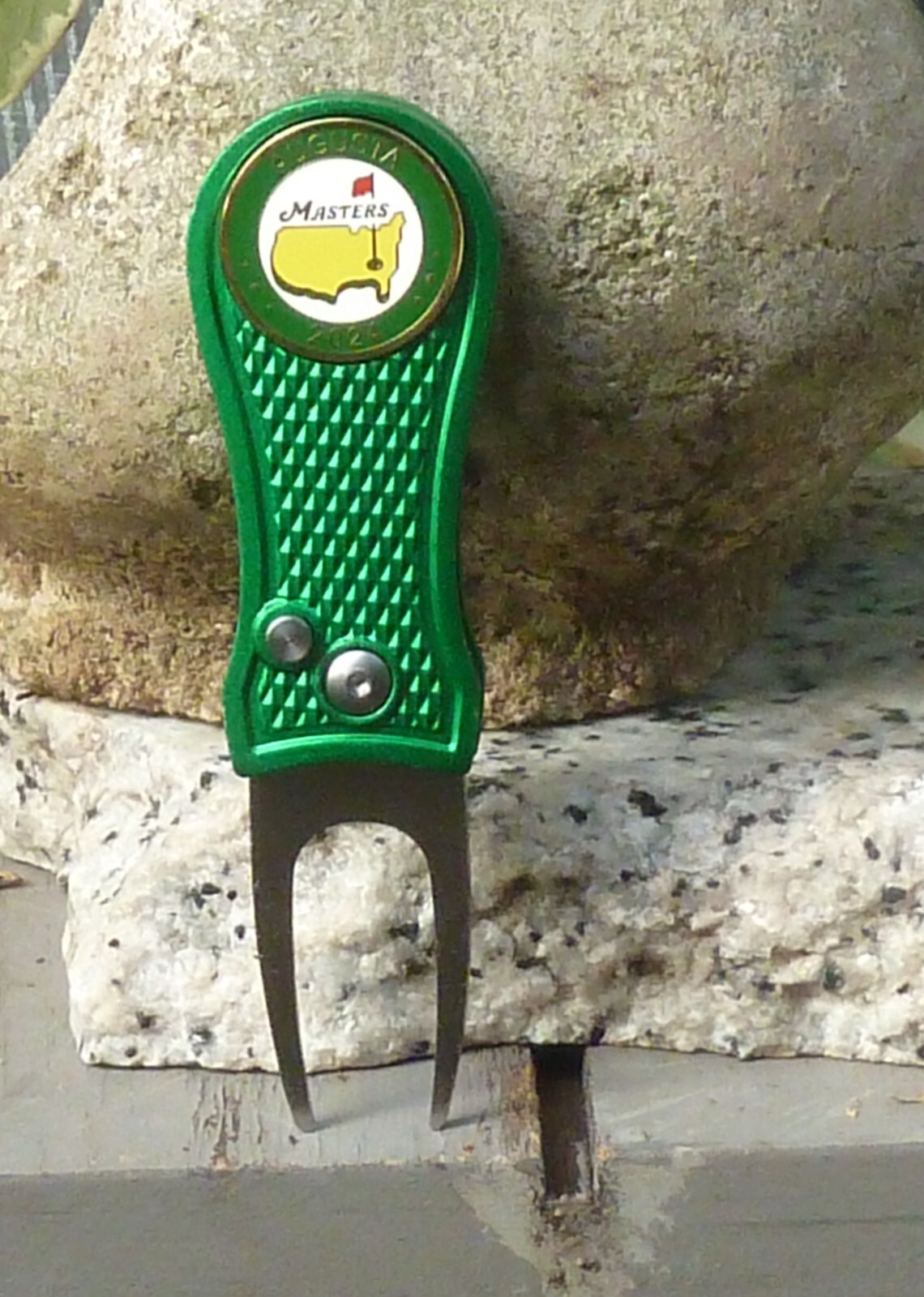 The Masters 2026 Ball Marker and Green Metal Divot Tool - Switchblade DT Style
