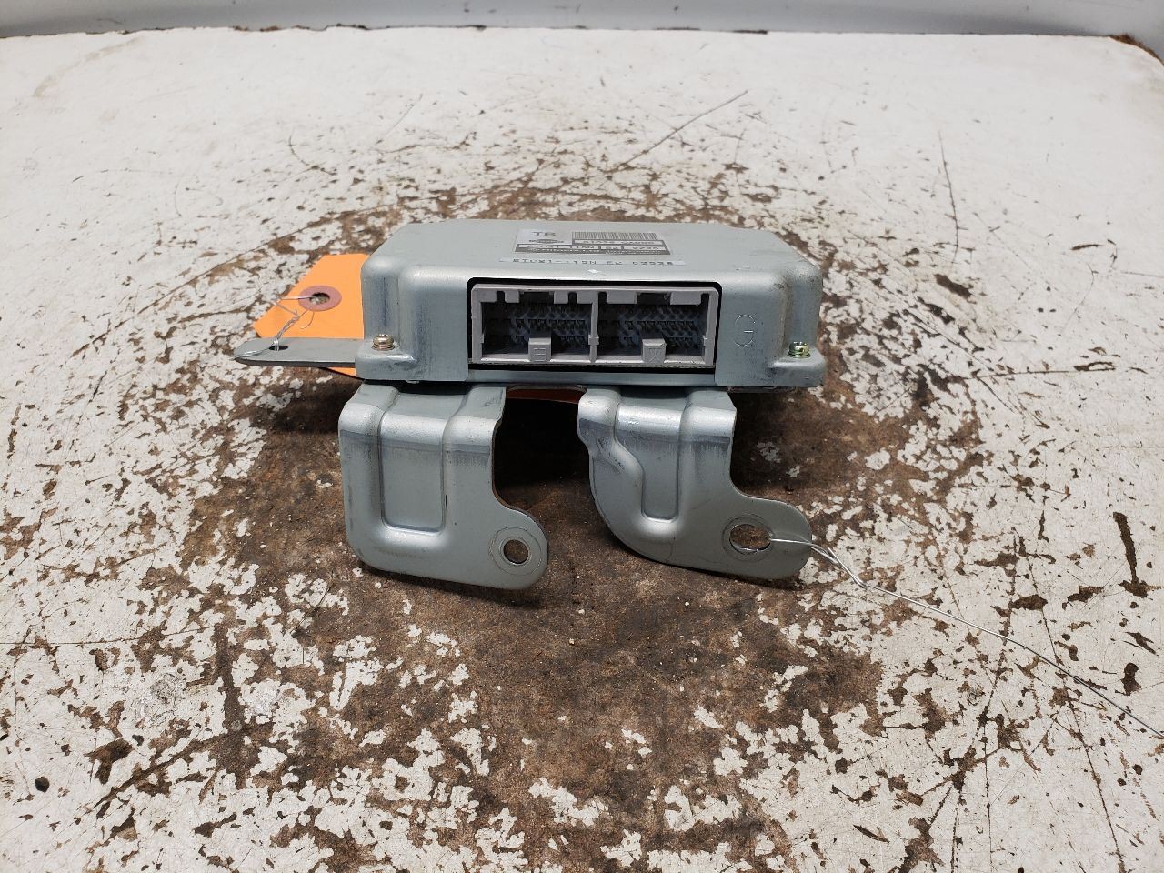 1997-1998 Lexus ES300 Control Module ABS Federal OEM 1398550