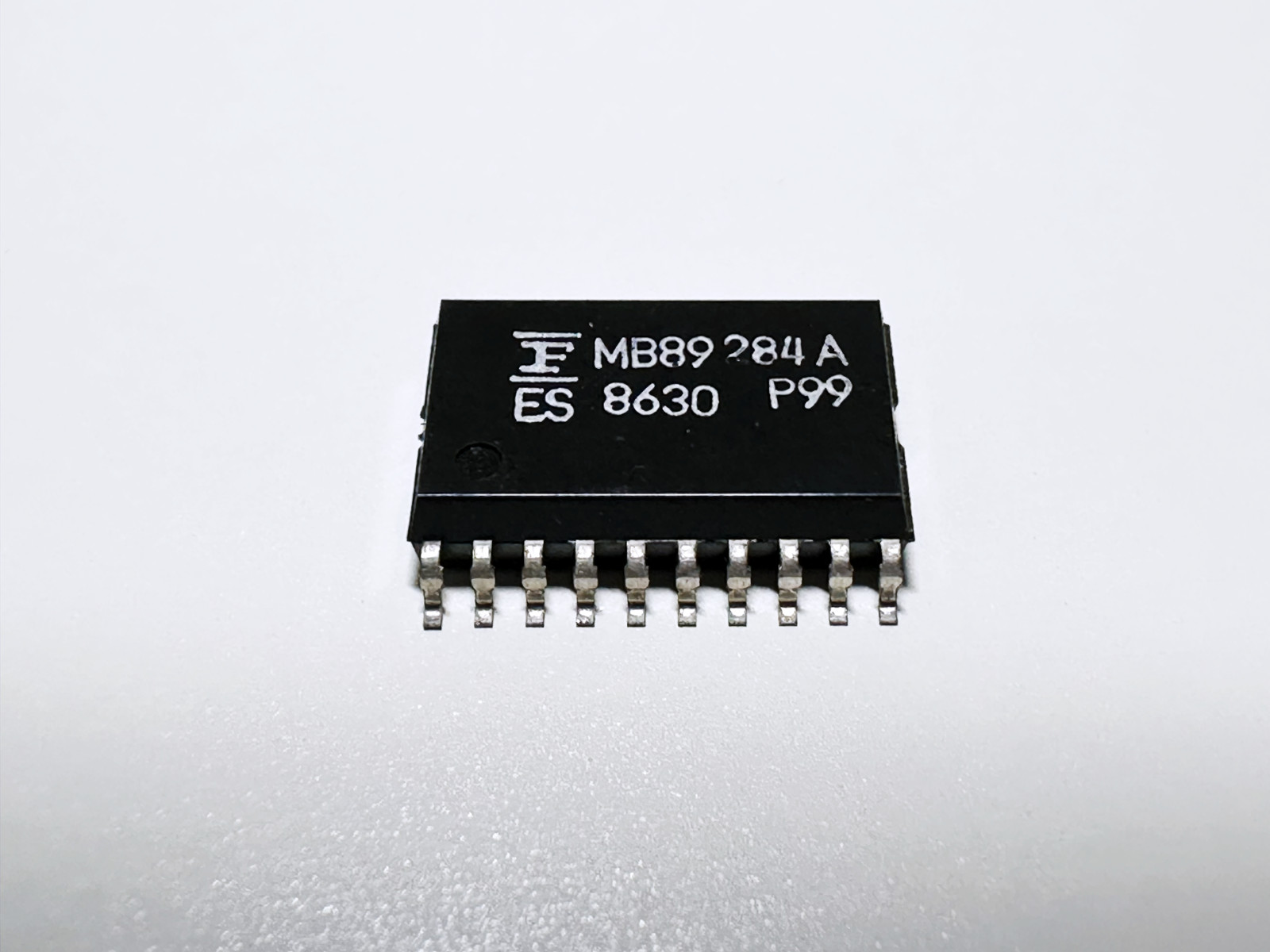 MB89284A Fujitsu CMOS Clock Generator for 8086 8088 Systems SO-20