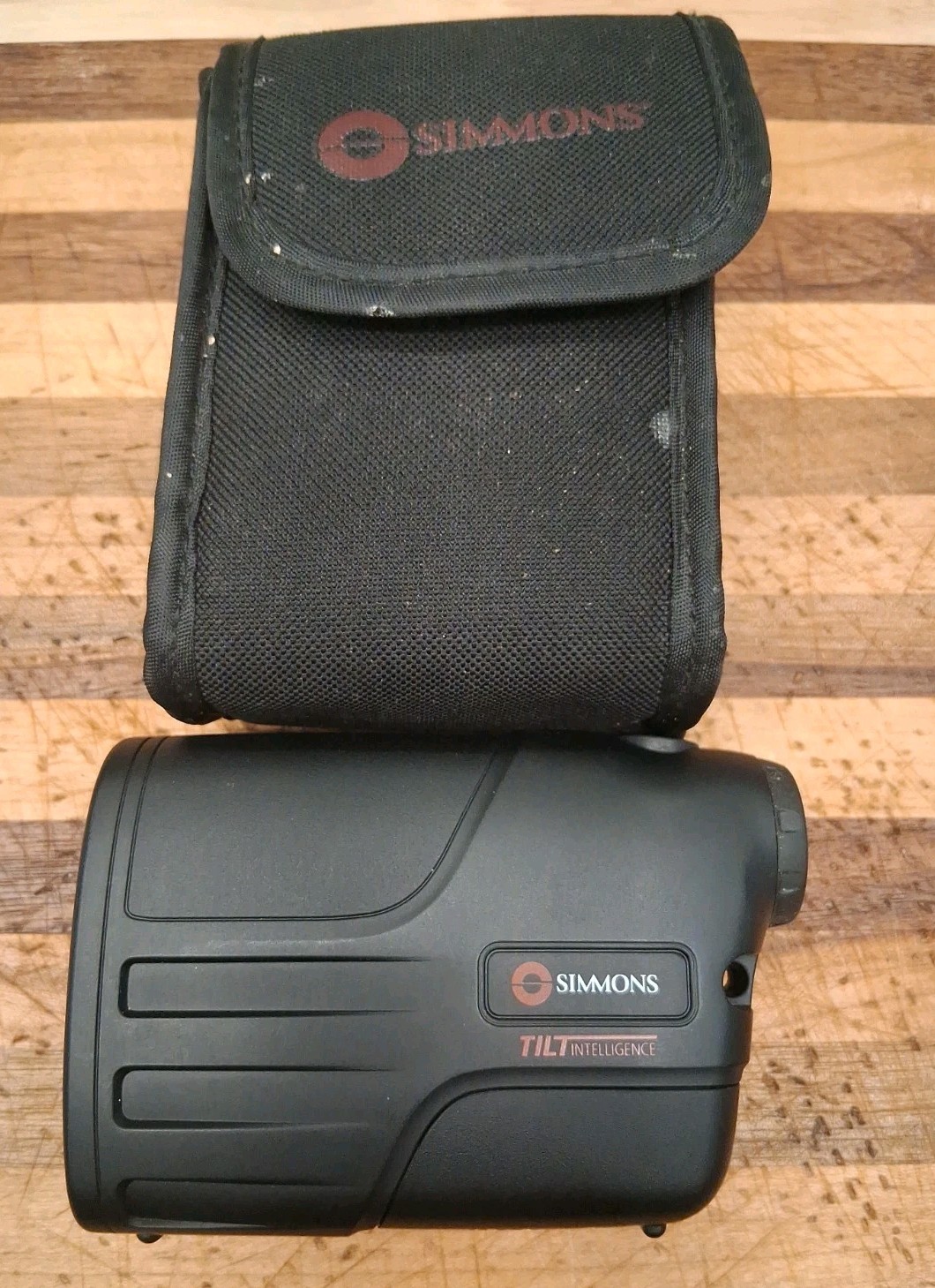 Simmons LRF 600 Rangefinder Golf Laser range Finder with Case