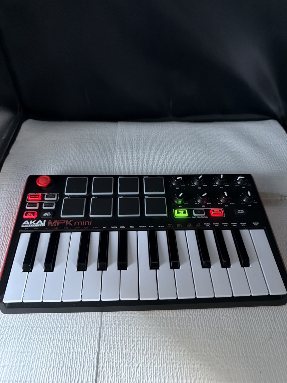 Akai Professional MPK mini 25-Key USB MIDI Keyboard Controller w cable