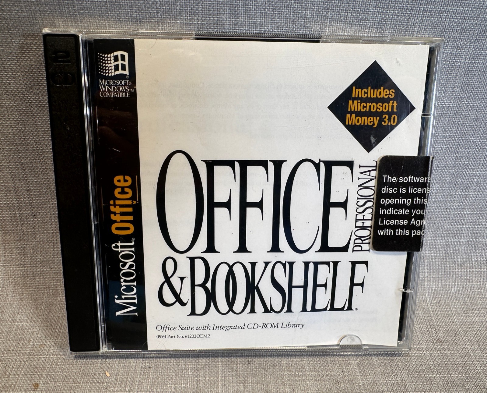 MICROSOFT OFFICE Professional & Bookshelf w/ Money 3.0 for Windows 95 NT OEM