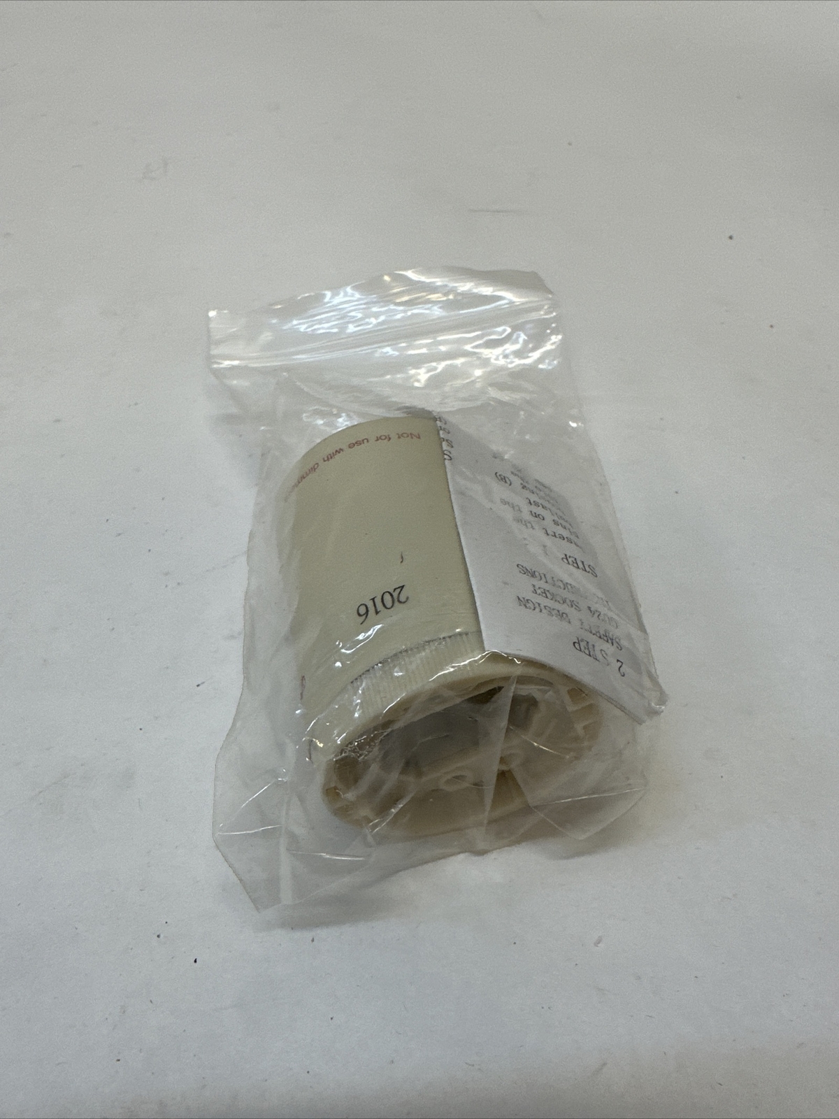 Satco Smooth Phenolic GU24 - 4-Pin CFL Socket - 801852