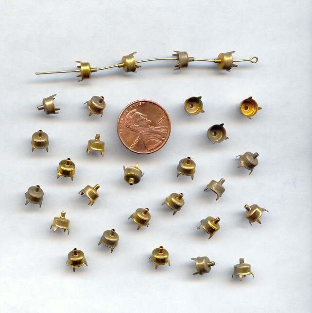 18 VINTAGE BRASS 4 PRONG ROUND 6mm. RHINESTONE SETTINGS WITH STEM 1674