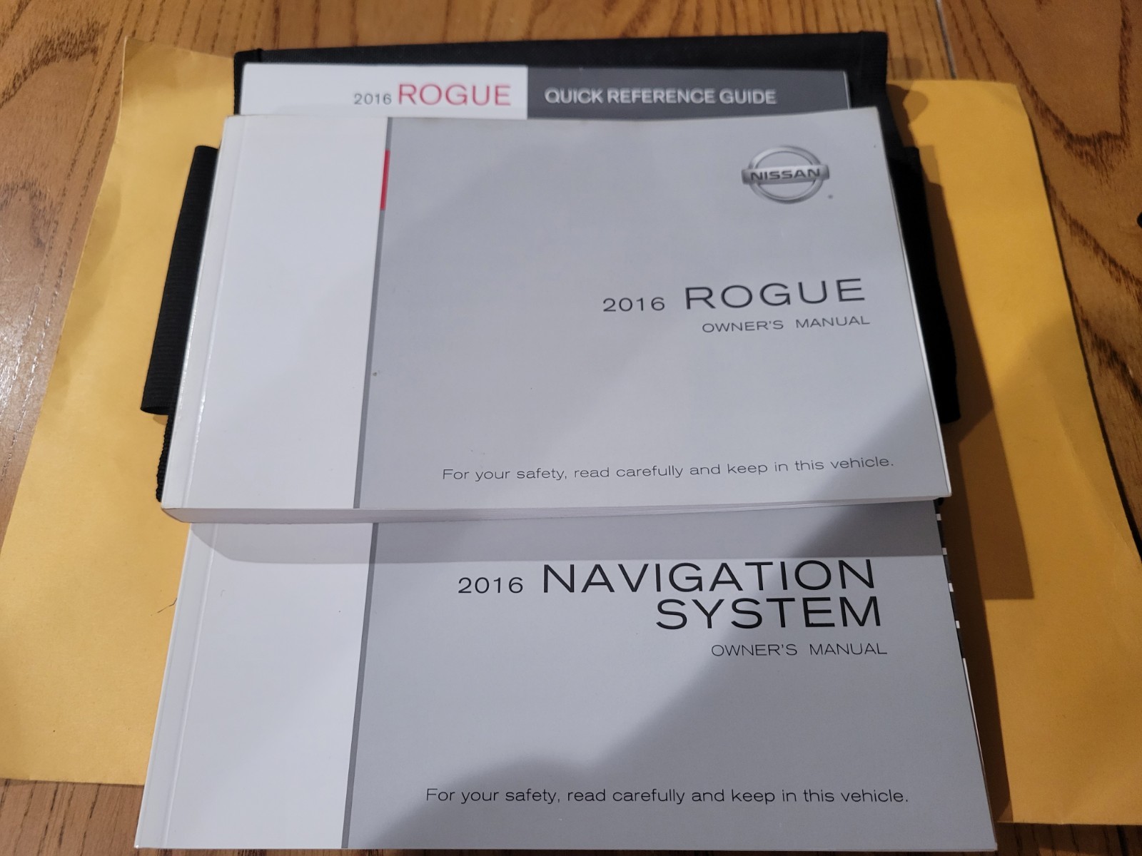2016  NISSAN ROGUE  OWNERS MANUAL & CASE (QUICK REF & NAV)