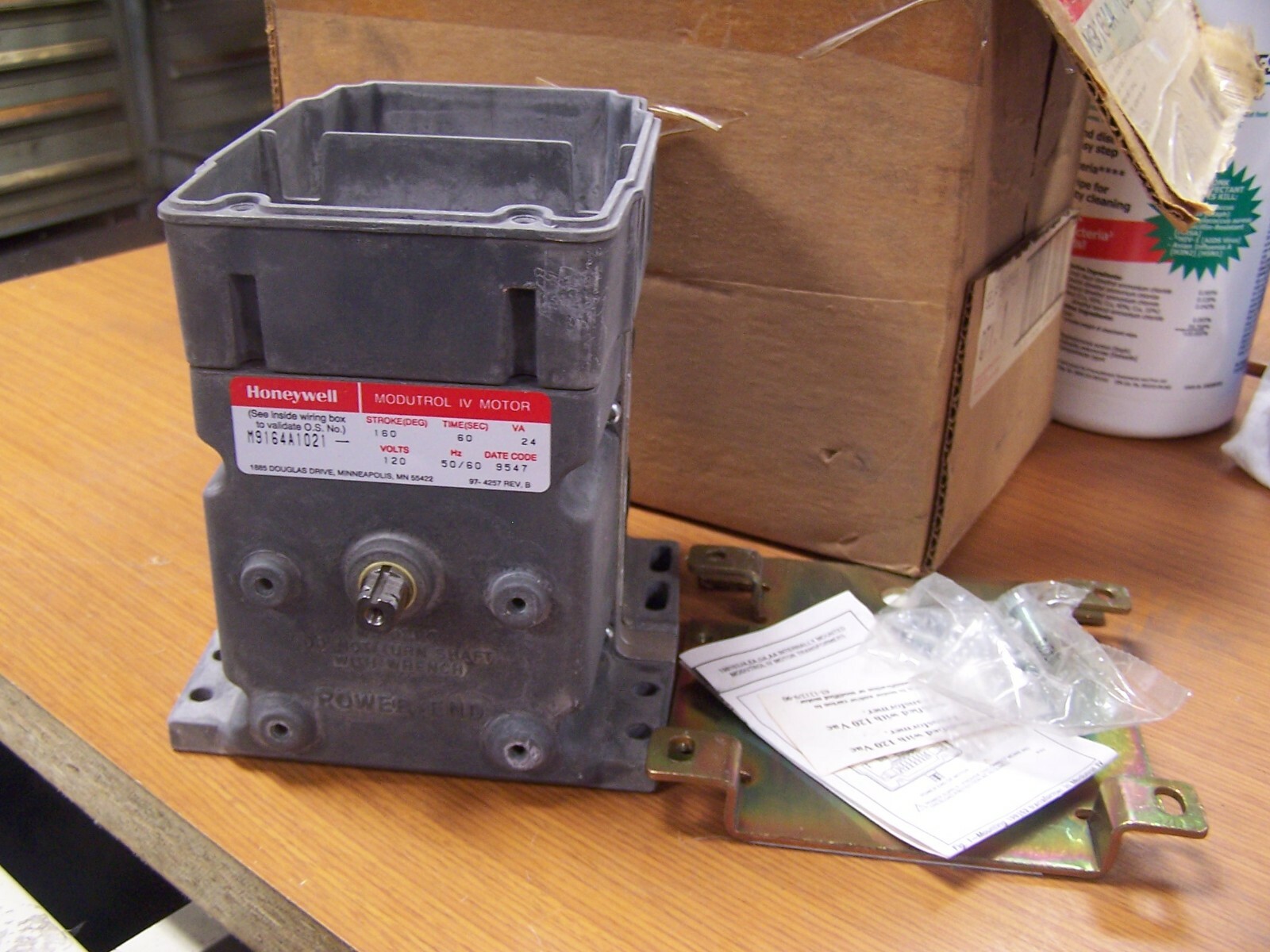 NEW HONEYWELL MODUTROL IV MOTOR 160 STROKE 120 VAC 60 SECOND 24 VA M9164A 1021