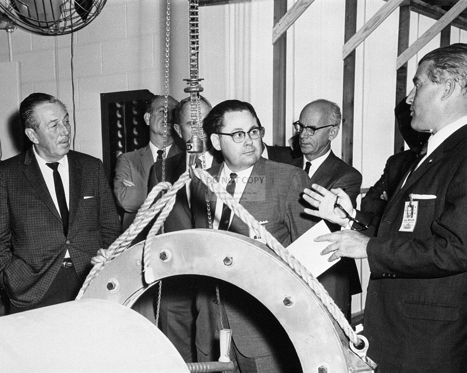 WERNHER VON BRAUN & WALT DISNEY TOUR MARSHALL CENTER - 8X10 NASA PHOTO (EP-474)